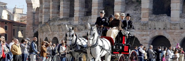 arena di verona veneto foto colosseo fotografie italia anfiteatro romano esterno cavalli giro turismo attivitá