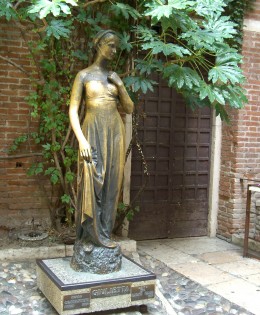 verona veneto italia giulietta romeo amore statua monumento storico di verona